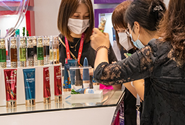 抢滩智能美容行业风口！麻豆成人网址实业携“美伊科技大奖”包装产品-鎏金按摩仪亮相上海美容博览会